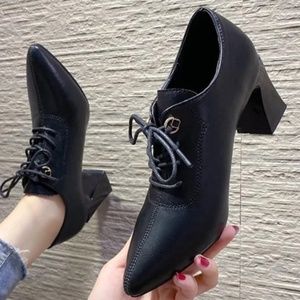 Women's lace-up fashion shoes with pointed toes and thick single shoes